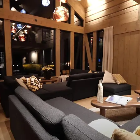 Modern Close To Ski Lift Apartment *